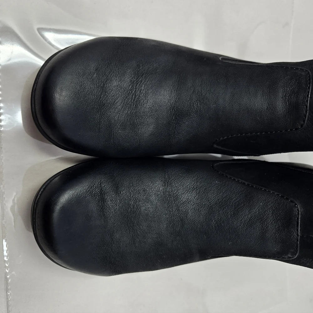 Dansko Women's Finnley Ankle Boot Size 38=7.5 To 8 Black Burnish Nubuck Leather